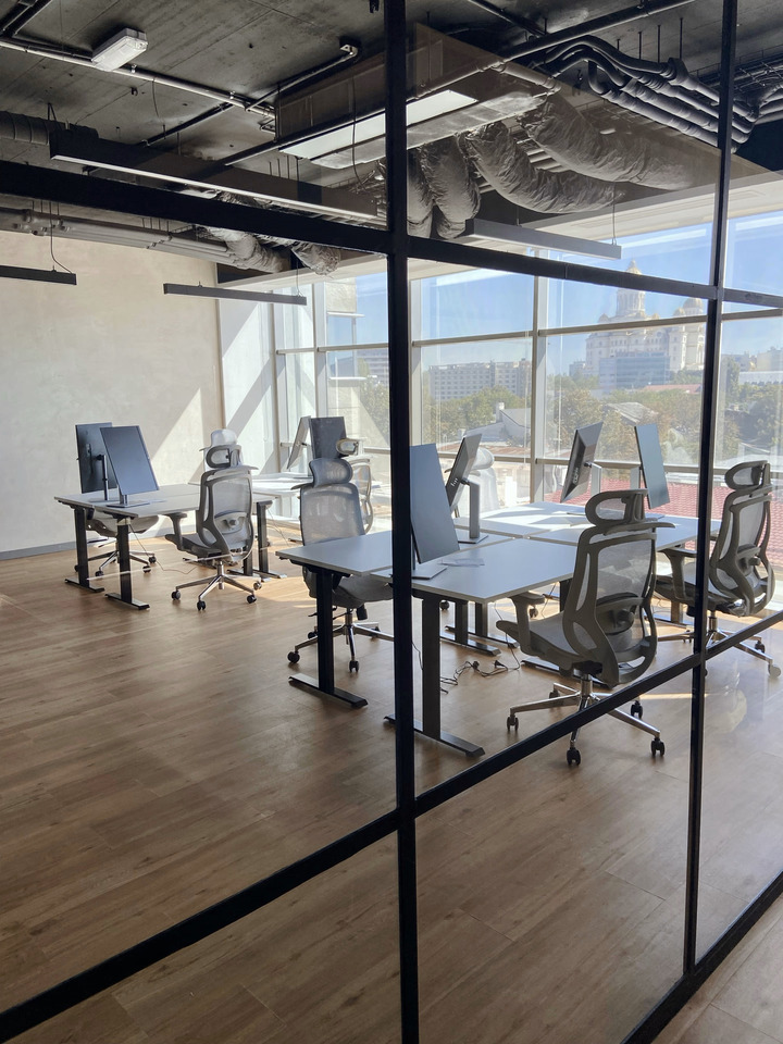V7 Startup Studio Opera