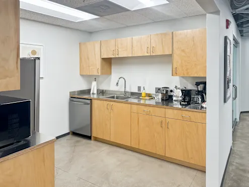Regus 400 W 48th Ave