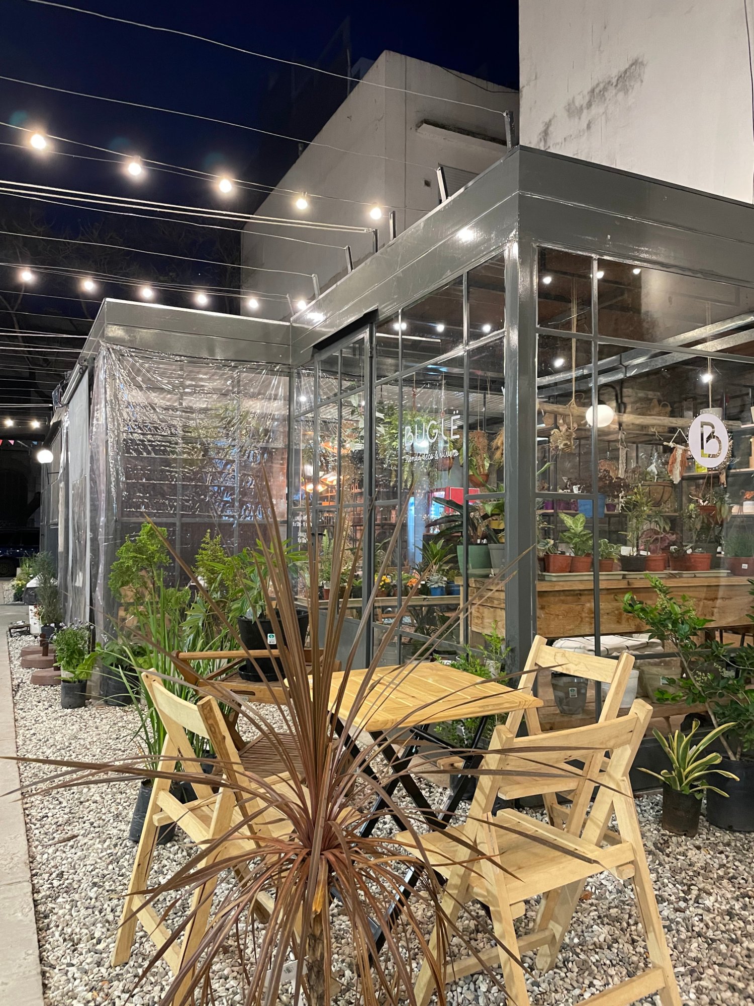 Buglë - Vivero Café