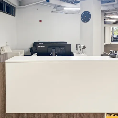 Regus 400 W 48th Ave